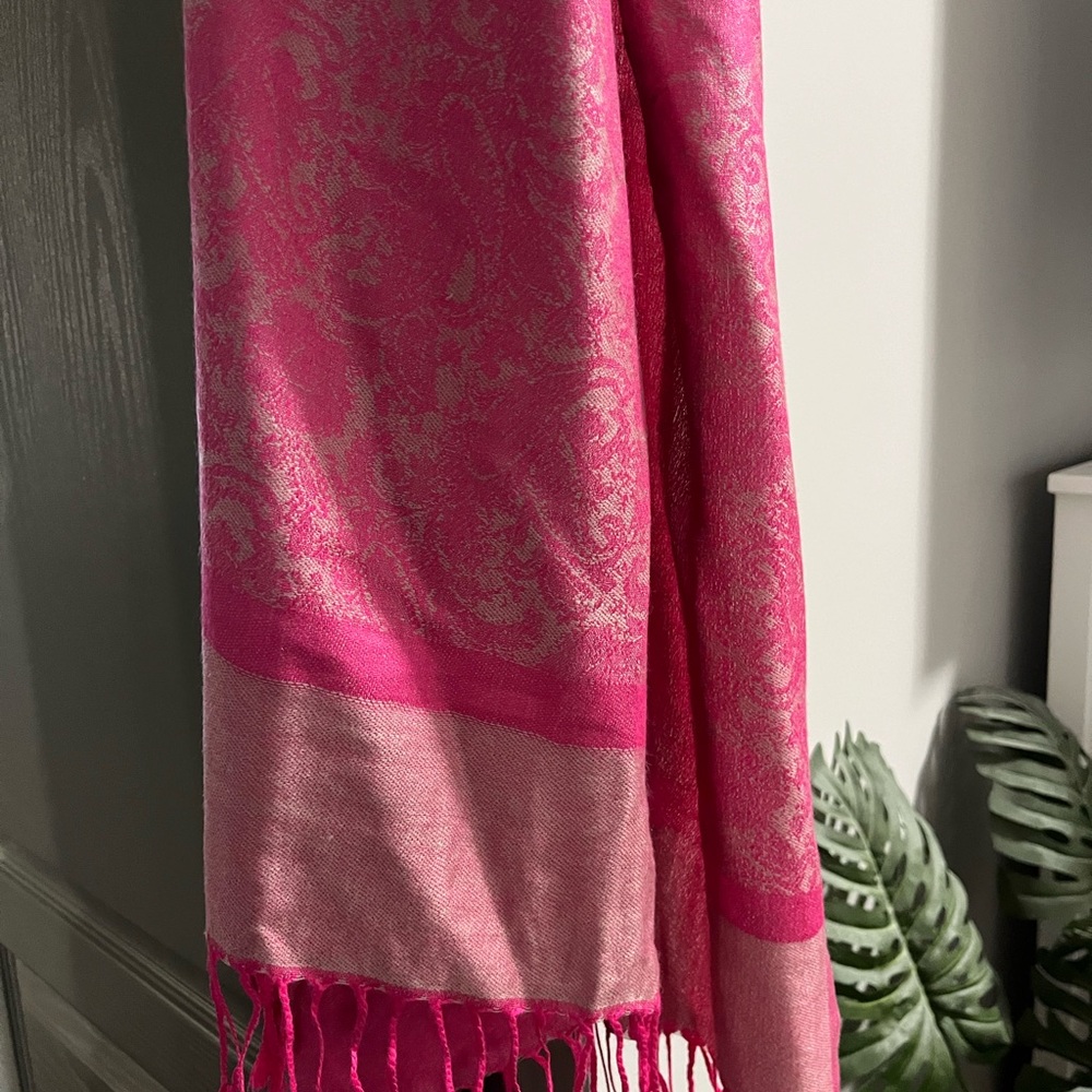 Elegant Pink Paisley Pashmina Scarf